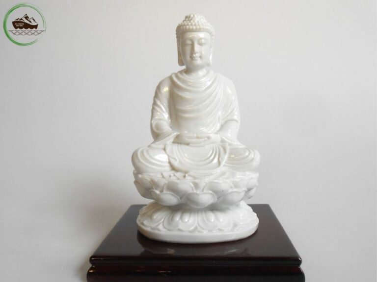 Tượng đá trắng