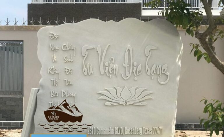 Biển tên đá trắng tại Bắc Giang