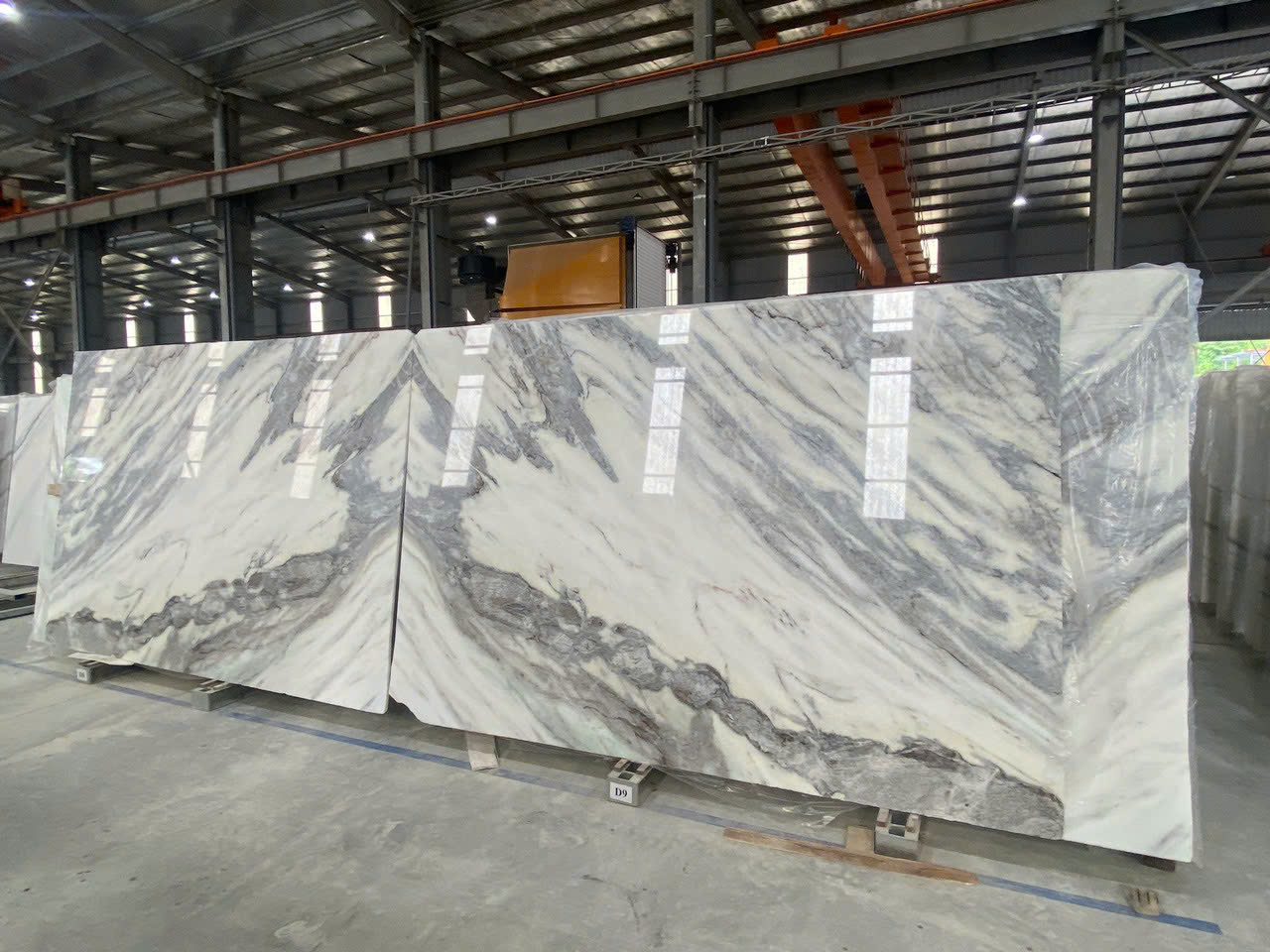 bề mặt đá cẩm thạch trắng vân mây tự nhiên nguồn gốc Lục Yên