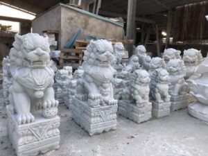 Linh vật bằng đá nguyên khối