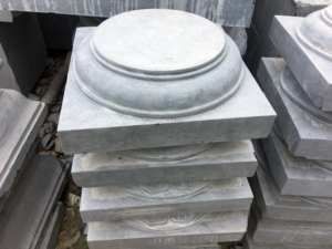 Chân cột đá