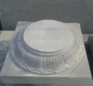 Chân cột đá