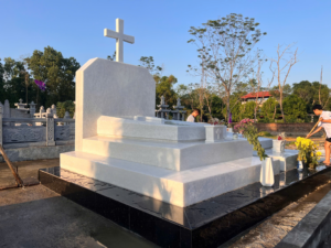 Mộ đá trắng chế tác theo yêu cầu — mẫu 1