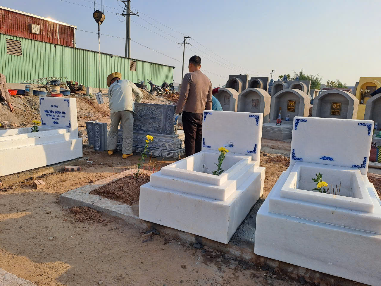 Mộ đá trắng chế tác theo yêu cầu